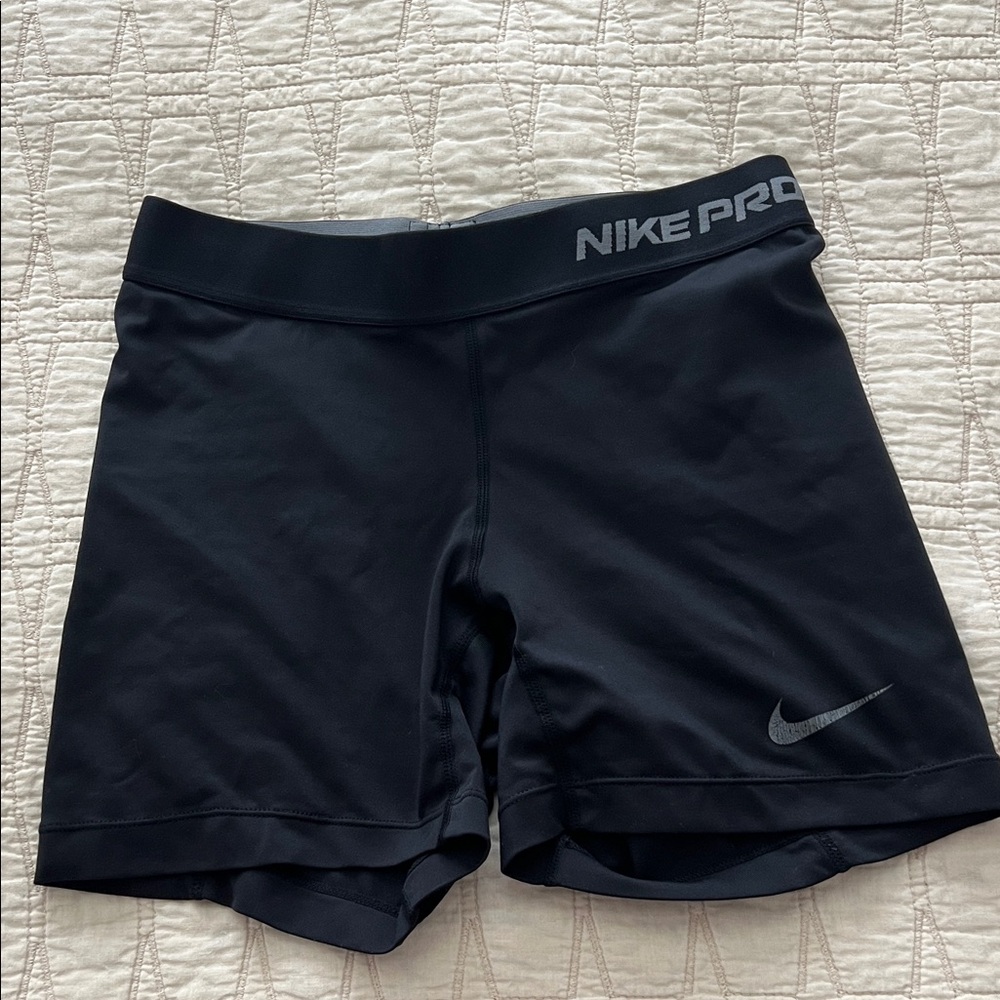 Nike pro compression shorts size small